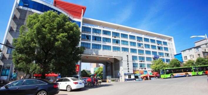 湖南科技职业学院(挖机培训中心)正门